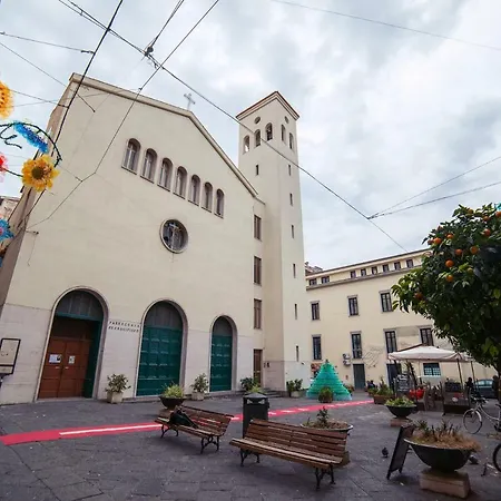 Glam House ساليرنو